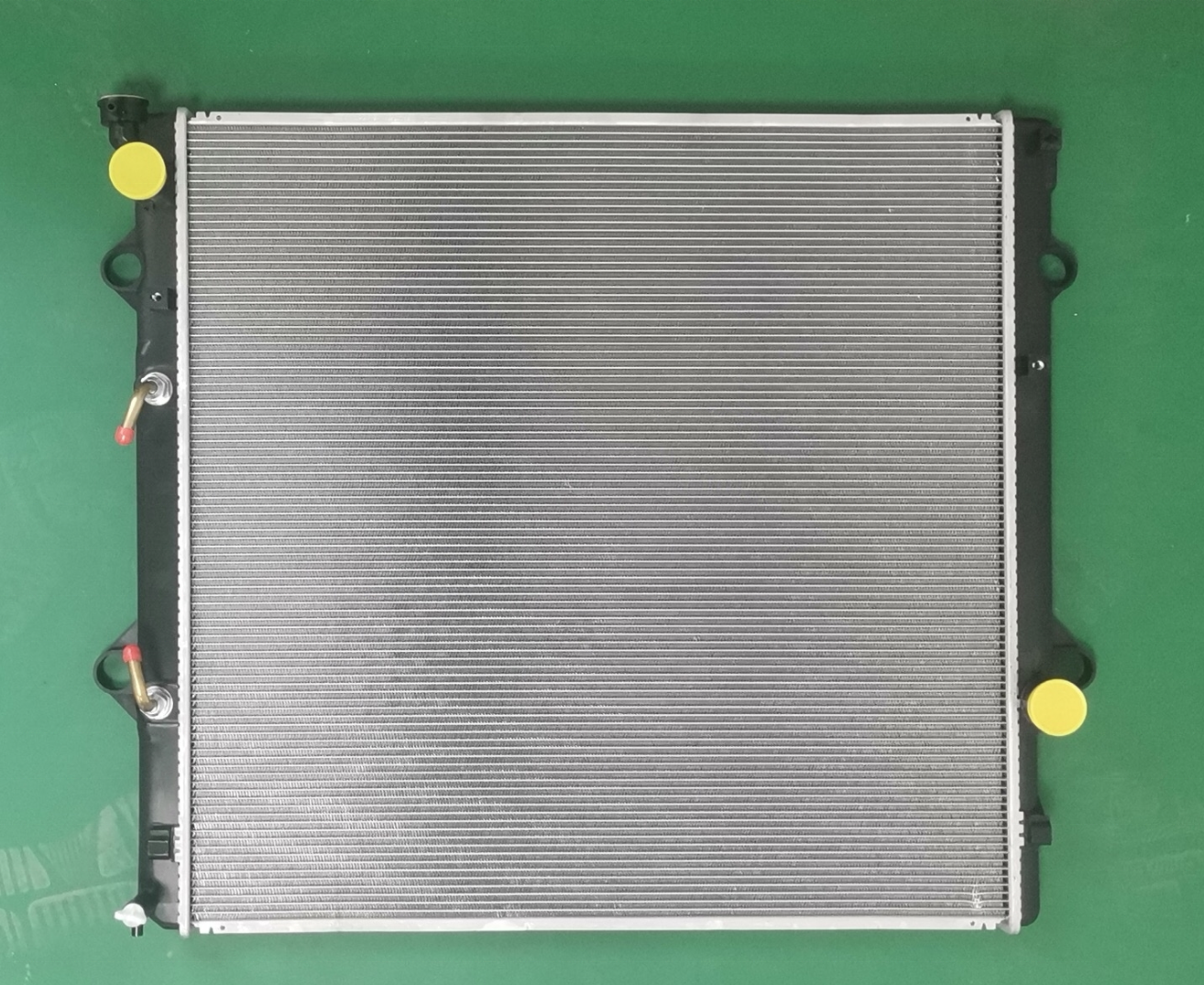 Aluminum Radiator For Lexus GX460 URJ150 2009 2010 2011 1640038251 16400-38251 16400-38250 1640038250 16400-38252 1640038252